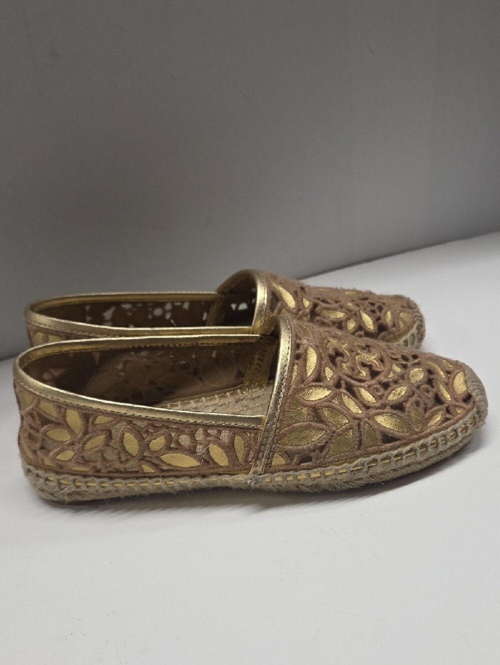 Tory Burch Tan and Gold Laser-Cut Espadrille Flats Sizec6.5 - Picture 3 of 8